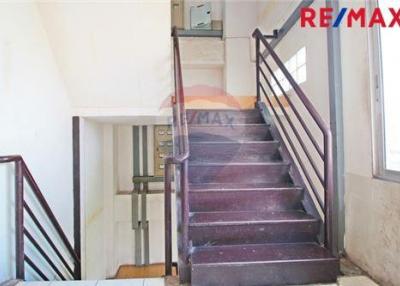 1,000 Sqm., 35 Beds, 35 Baths Townhouse listed for ฿ 23,800,000.