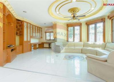 520 Sqm., 5 Beds, 5 Baths Townhouse listed for ฿ 25,000,000.