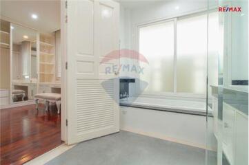 460 Sqm., 5 Beds, 5 Baths Townhouse listed for ฿ 24,500,000.