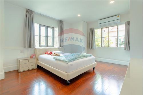 394 Sqm., 4 Beds, 4 Baths Townhouse listed for ฿ 14,800,000.