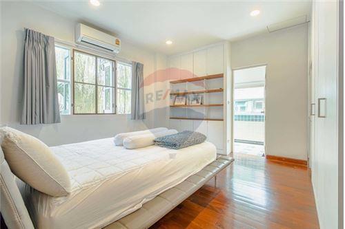 394 Sqm., 4 Beds, 4 Baths Townhouse listed for ฿ 14,800,000.