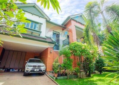 394 Sqm., 4 Beds, 4 Baths Townhouse listed for ฿ 14,800,000.