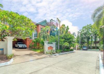 394 Sqm., 4 Beds, 4 Baths Townhouse listed for ฿ 14,800,000.