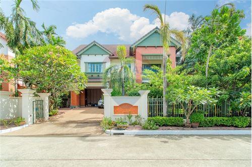 394 Sqm., 4 Beds, 4 Baths Townhouse listed for ฿ 14,800,000.