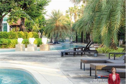 1,000 Sqm., 5 Beds, 6 Baths Townhouse listed for ฿ 100,000,000.