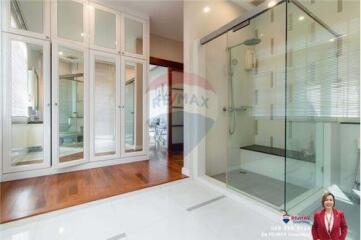 1,000 Sqm., 5 Beds, 6 Baths Townhouse listed for ฿ 100,000,000.