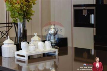 1,000 Sqm., 5 Beds, 6 Baths Townhouse listed for ฿ 100,000,000.