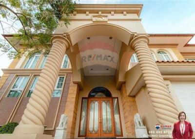 1,000 Sqm., 5 Beds, 6 Baths Townhouse listed for ฿ 100,000,000.