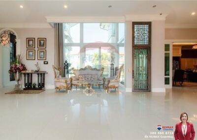 1,000 Sqm., 5 Beds, 6 Baths Townhouse listed for ฿ 100,000,000.