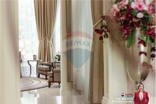 1,000 Sqm., 5 Beds, 6 Baths Townhouse listed for ฿ 100,000,000.