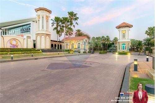 1,000 Sqm., 5 Beds, 6 Baths Townhouse listed for ฿ 100,000,000.