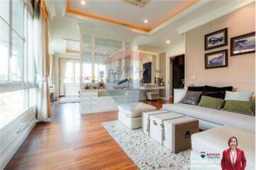 1,000 Sqm., 5 Beds, 6 Baths Townhouse listed for ฿ 100,000,000.