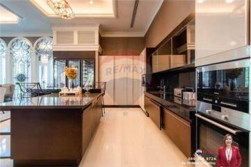 1,000 Sqm., 5 Beds, 6 Baths Townhouse listed for ฿ 100,000,000.