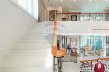 1,000 Sqm., 5 Beds, 6 Baths Townhouse listed for ฿ 100,000,000.