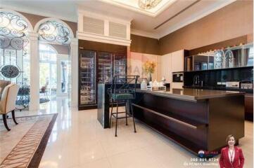 1,000 Sqm., 5 Beds, 6 Baths Townhouse listed for ฿ 100,000,000.