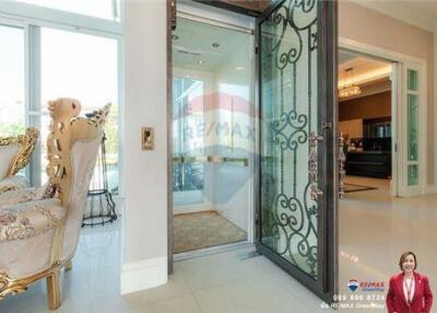 1,000 Sqm., 5 Beds, 6 Baths Townhouse listed for ฿ 100,000,000.