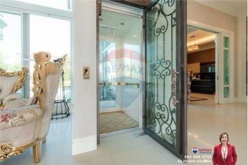 1,000 Sqm., 5 Beds, 6 Baths Townhouse listed for ฿ 100,000,000.