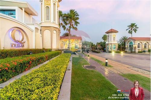 1,000 Sqm., 5 Beds, 6 Baths Townhouse listed for ฿ 100,000,000.