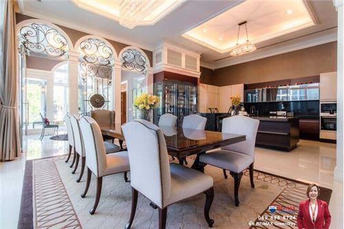 1,000 Sqm., 5 Beds, 6 Baths Townhouse listed for ฿ 100,000,000.