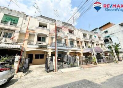 190 Sqm., 4 Beds, 3 Baths Townhouse listed for ฿ 2,200,000.