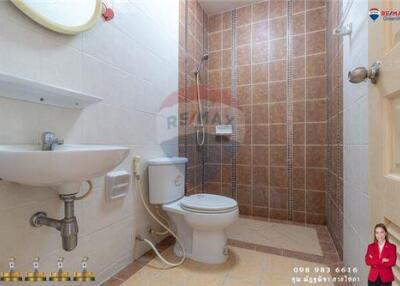 190 Sqm., 4 Beds, 3 Baths Townhouse listed for ฿ 2,200,000.