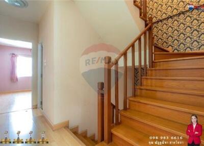 190 Sqm., 4 Beds, 3 Baths Townhouse listed for ฿ 2,200,000.