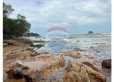 Beachfront land almost 9 rai @Don Sak Pier to Samui,Surattani